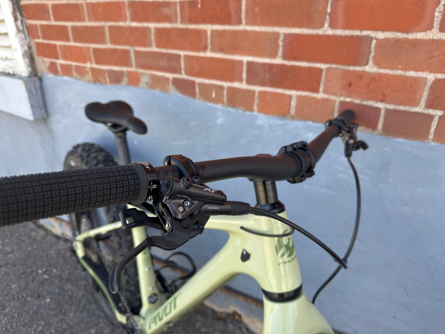 Used Pivot LES Fat Carbon 27.5" Fat PRO XT, Carbon Rigid Fork