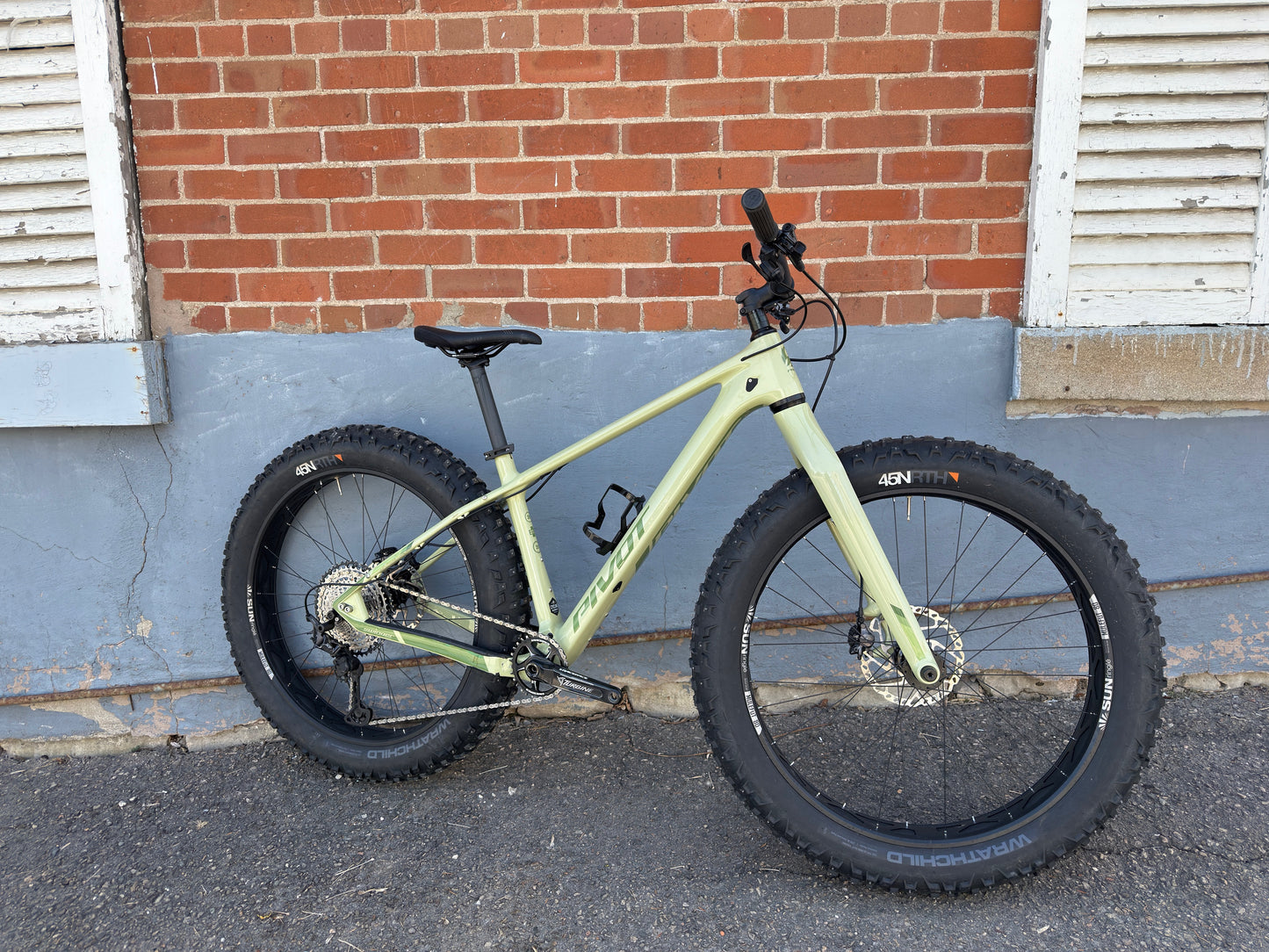 Used Pivot LES Fat Carbon 27.5" Fat PRO XT, Carbon Rigid Fork