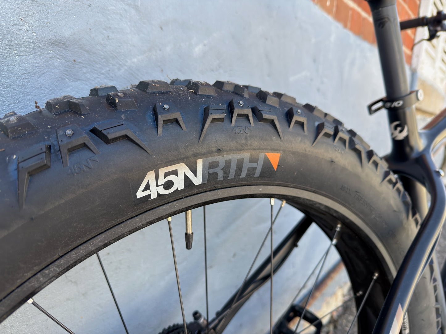 Used Pivot LES Fat Carbon 27.5" Fat PRO XT, Carbon Rigid Fork