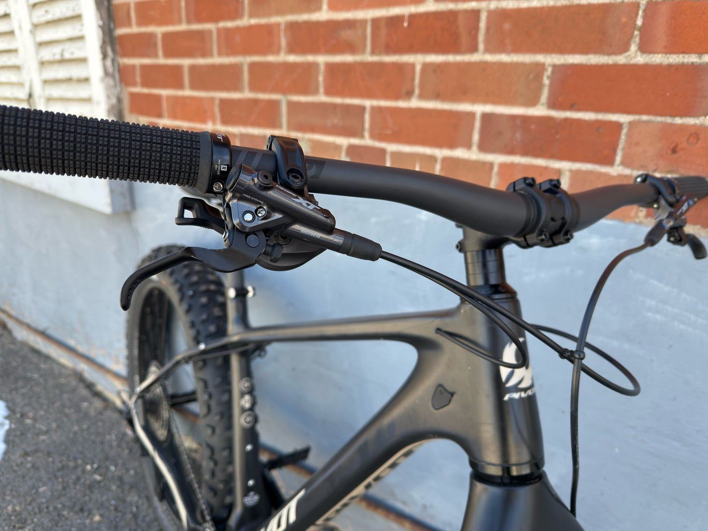 Used Pivot LES Fat Carbon 27.5" Fat PRO XT, Carbon Rigid Fork